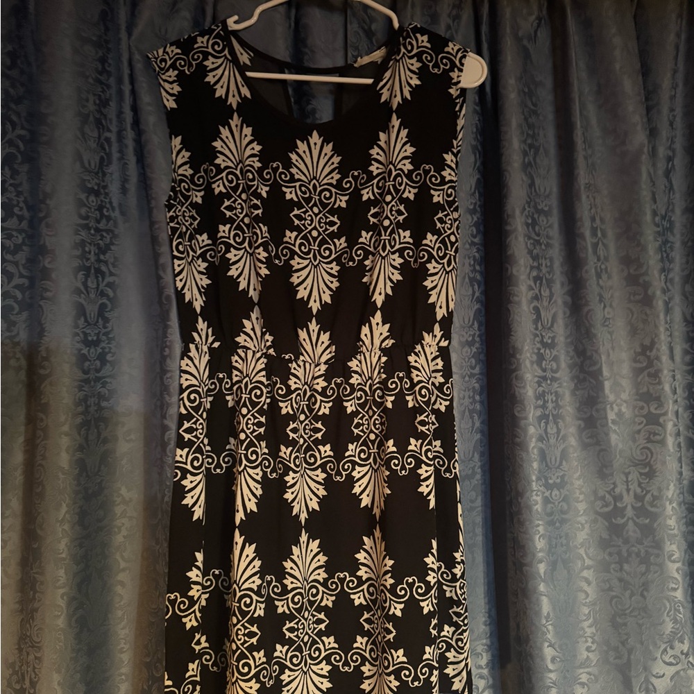 Elegant Black and White Patterned Midi Dress